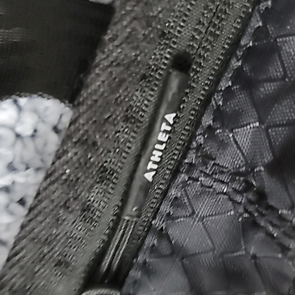 🗻 ATHLETA Stylish Black Crossbody or Fanny Pack Bag - Picture 3 of 10